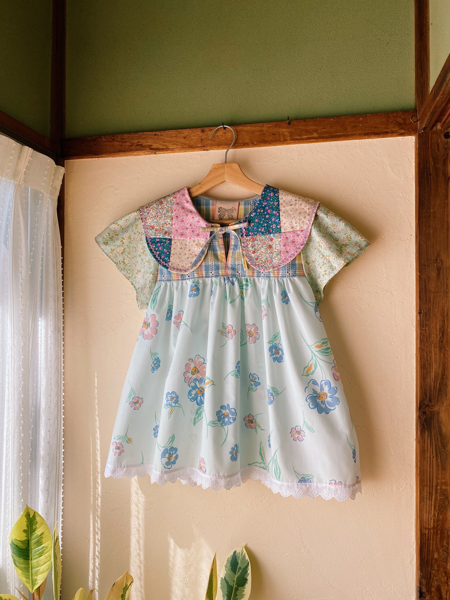 Patchwork collar front tie blouse