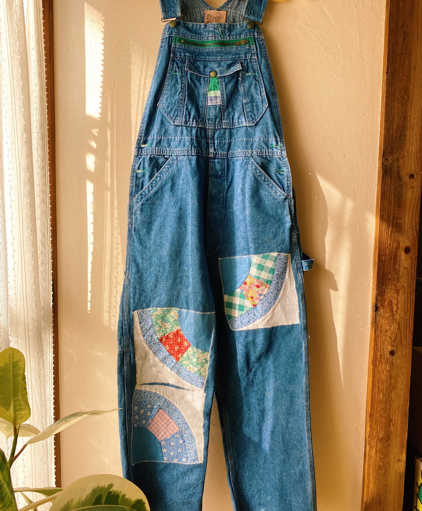 Vintage patchwork quilt overalls 30/32