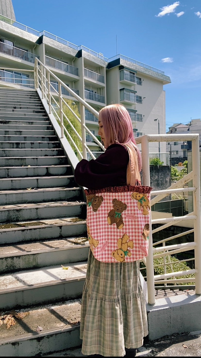 Ruffled tote bag