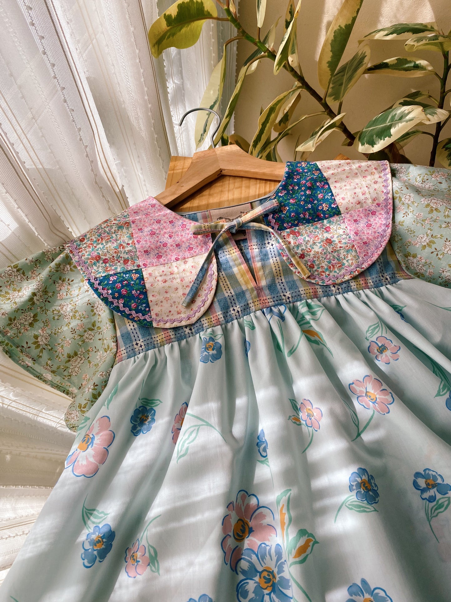 Patchwork collar front tie blouse