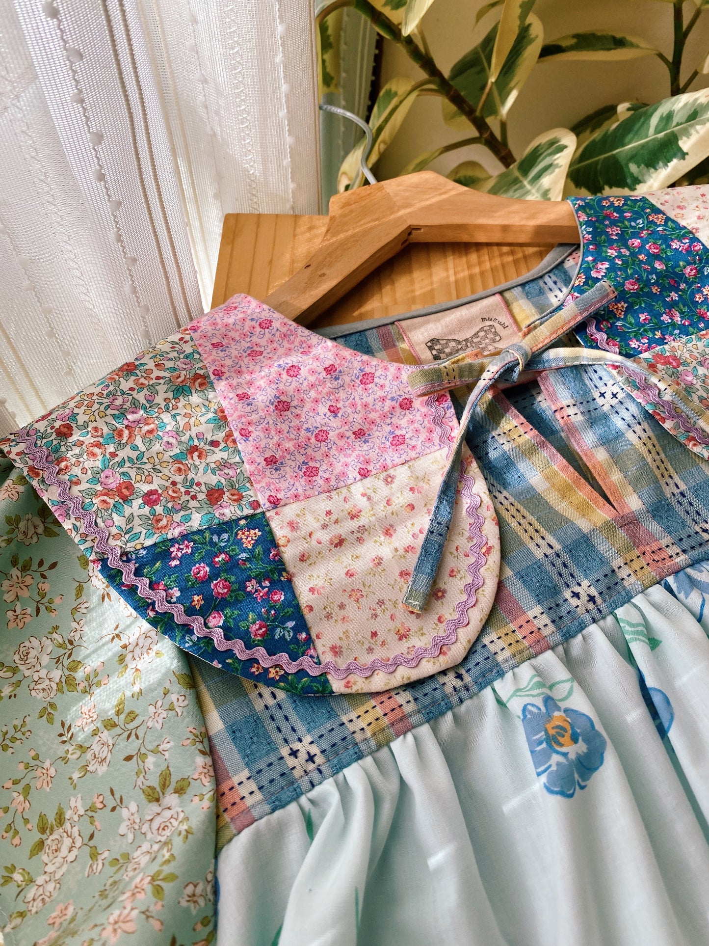 Patchwork collar front tie blouse