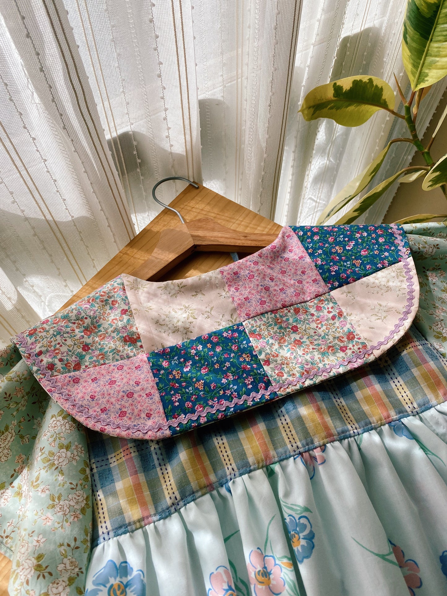 Patchwork collar front tie blouse