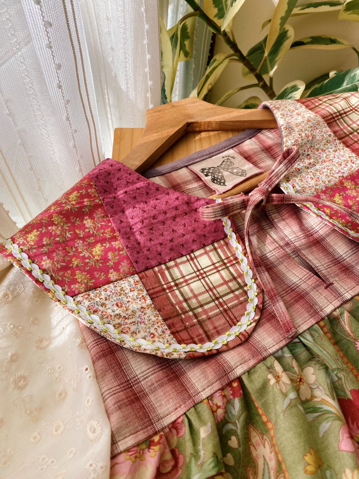 Patchwork collar front tie blouse