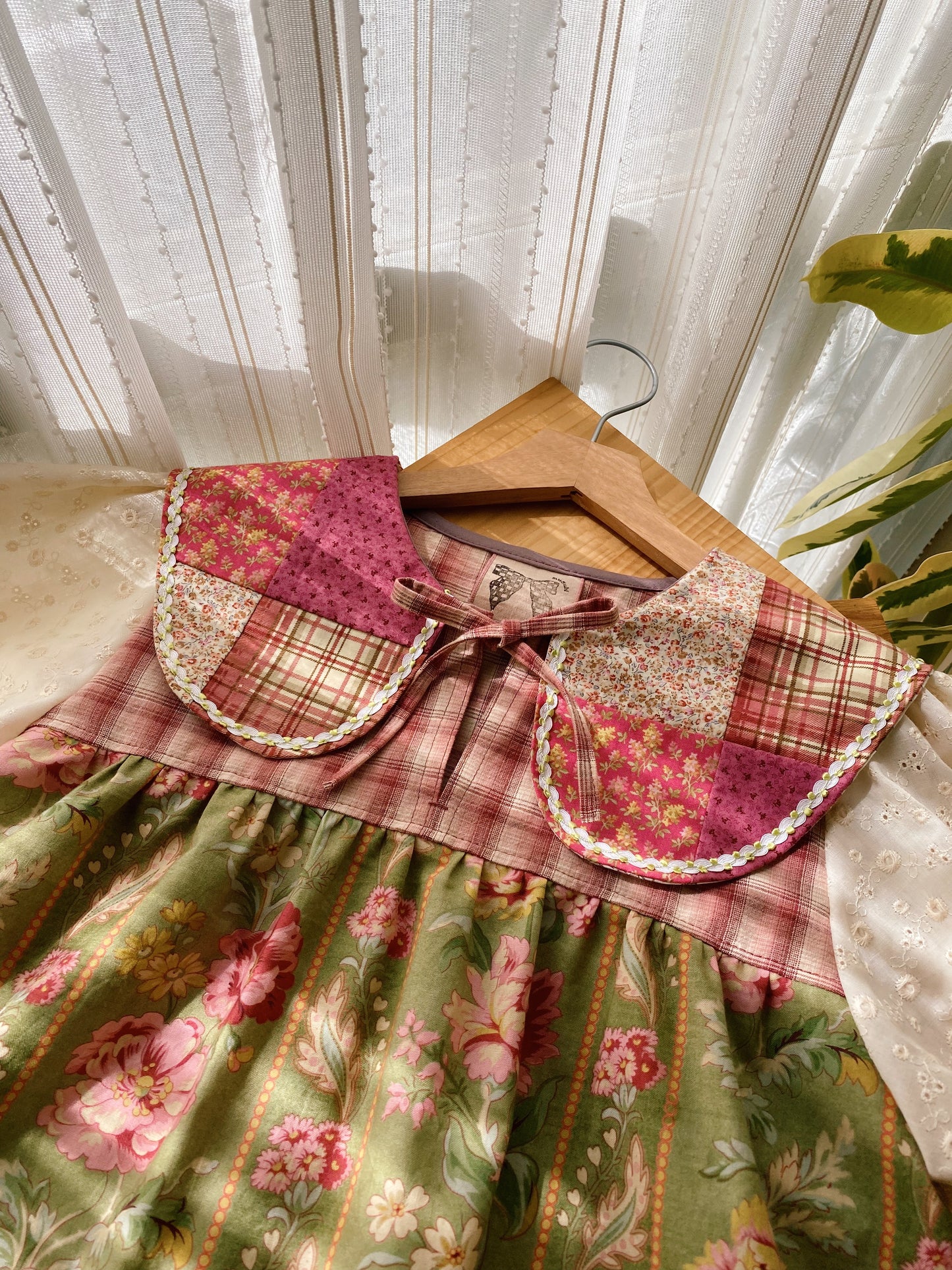 Patchwork collar front tie blouse