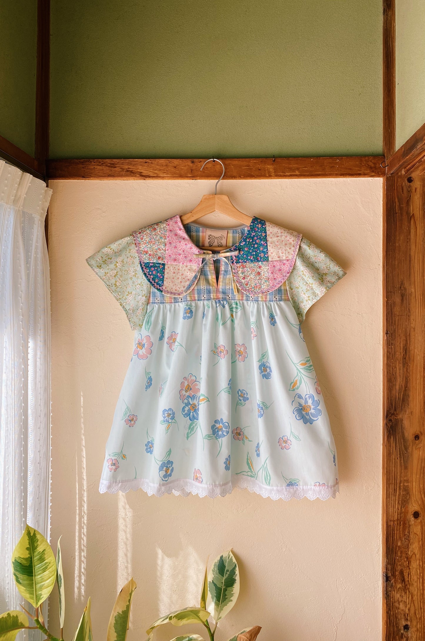 Patchwork collar front tie blouse